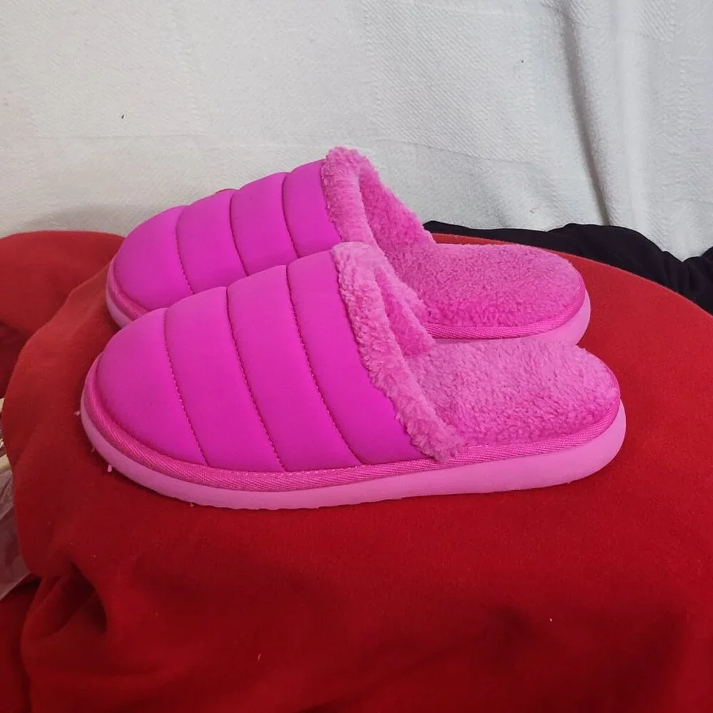 Wondershop at Target Kids Pink Faux Fur Lined Cushion Charlie Slipper Size M 2-3